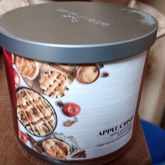 Distant Lands 14.5 Oz Apple Crisp 3 Wick Soy Wax & Essential Oils Candle NEW - Picture 2 of 5